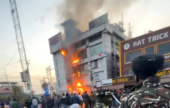 Fire at J&K Bank Branch in Srinagar’s Rajbagh