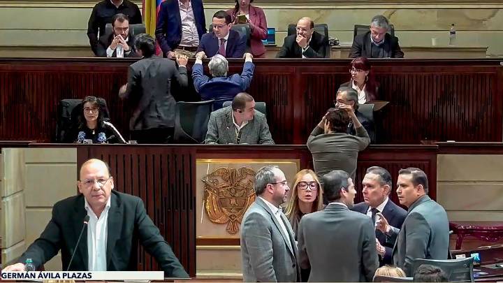 Reforma tributaria de Petro quedó viva en el Congreso: falta de quorum la salvó