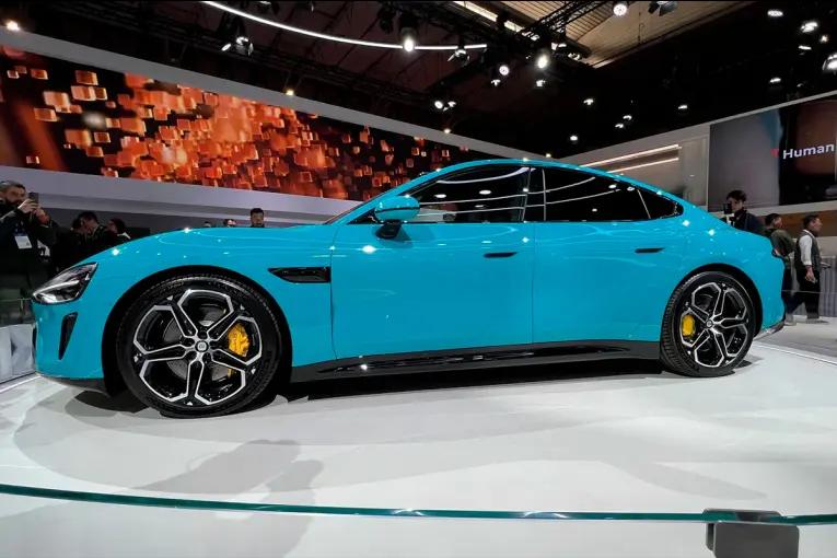 Un argentino ganó costoso “super auto eléctrico” en el Black Friday de Ciudad del Este