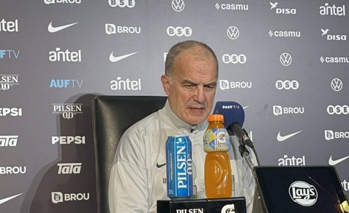 Bielsa sigue en Uruguay