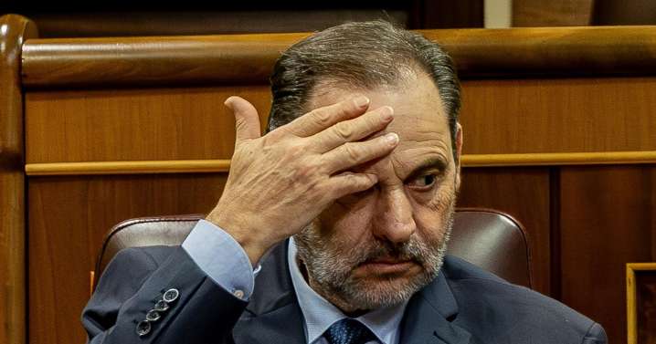 ¿Podrá Ábalos seguir cobrando y votando como diputado desde la cárcel?