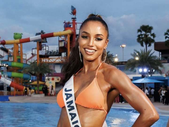 ¡Impactante! Miss Jamaica es rescatada en camilla tras una caída espectacular en Miss Universo 2025. ¡No te pierdas el video!