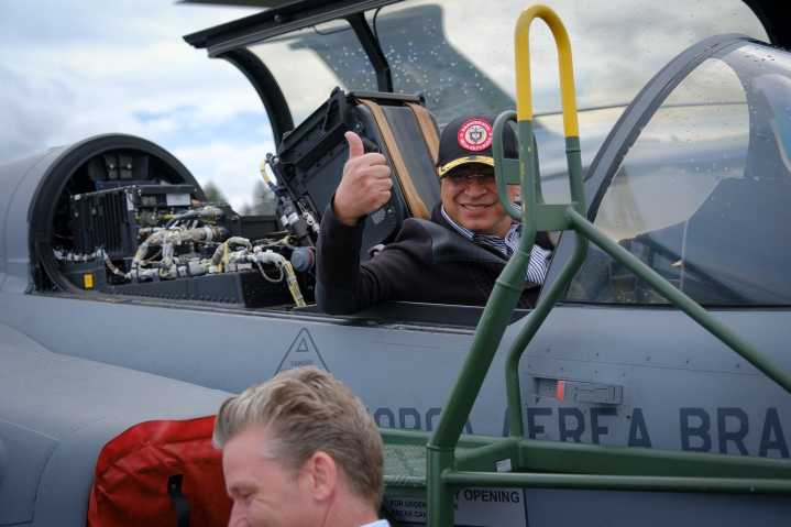 Urgirán declarar pesquisas por aviones Gripen como de "interés nacional"