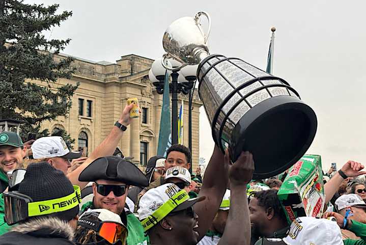 Elation spills over as Roughriders take Grey Cup parade to Legislature