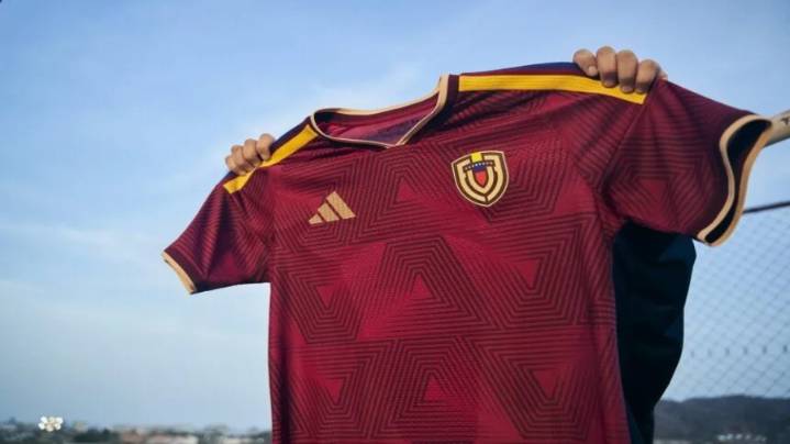 La FVF presentó la nueva camiseta de la Vinotinto
