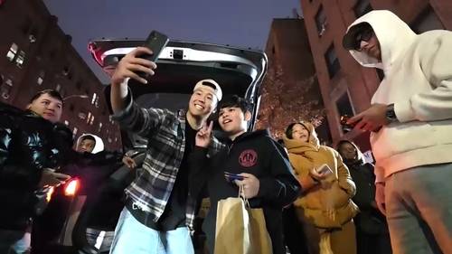 22-year-old selling viral Venezuelan Chinese fried rice out of car trunk across New York