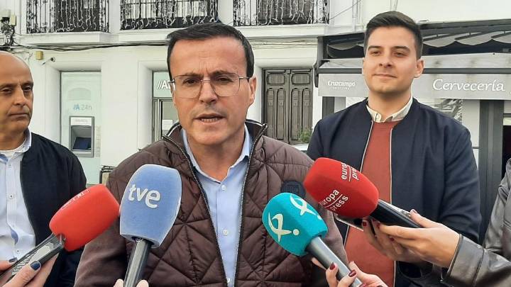 Gallardo resta importancia a las críticas internas y recuerda que es candidato solo por decisión del PSOE