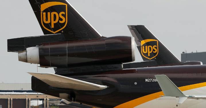Avión de carga de UPS se estrella tras despegar del aeropuerto de Louisville