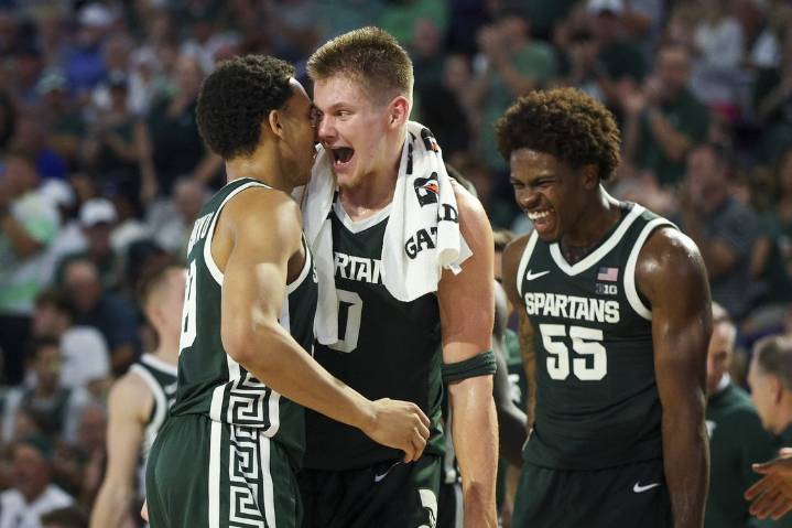 Deadspin | Jaxon Kohler helps No. 11 Michigan State rout East Carolina