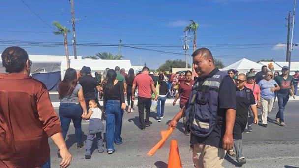 Familias se desbordan para honrar a difuntos