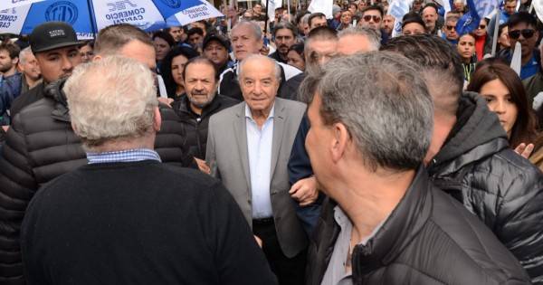 El referente nacional de Empleados de Comercio dijo que los gremios son "el último refugio de la nacionalidad"