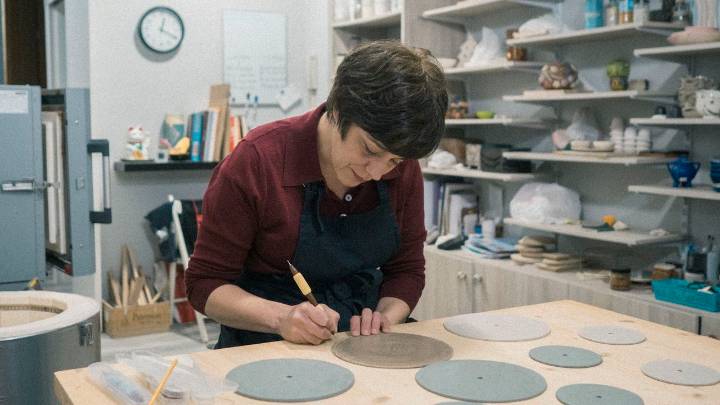 Vigo alberga el estreno de un sello musical que hace discos de cerámica reproducibles