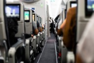 ¿Por qué pueden bajarte de un avión y cuáles son tus derechos como pasajero?