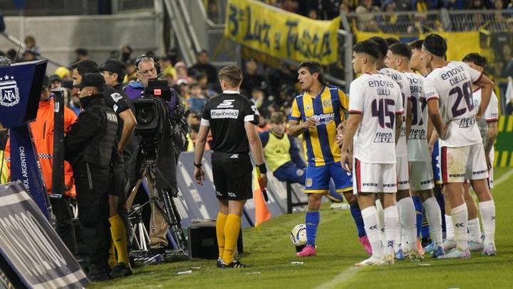 Central y un trámite picante ante San Lorenzo, de palo y palo, con goles anulados y un VAR activo