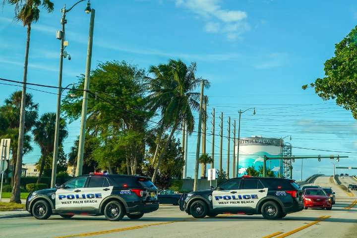 Hombre detenido en Florida tras publicar amenazas contra iglesias en redes sociales