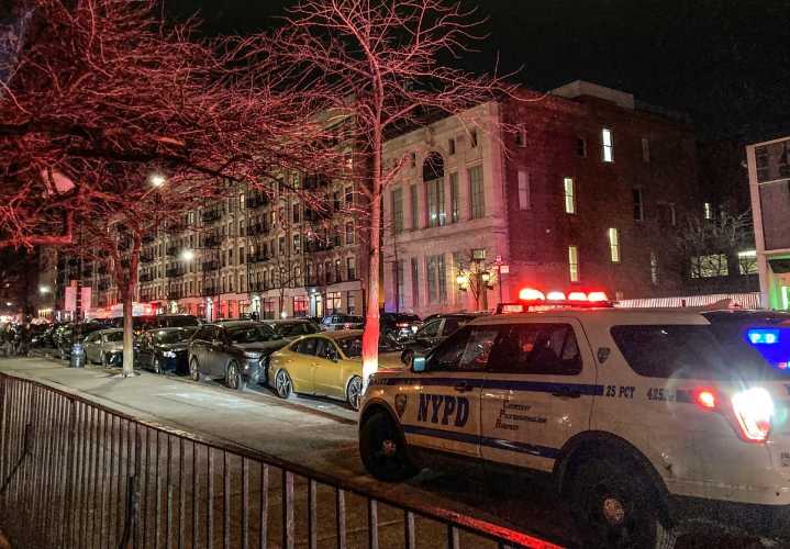 Joven armado murió baleado al retar a la policía en bodega, hospital y calle de Nueva York