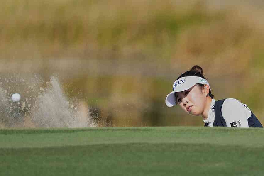 Grip change pays dividends for leader at LPGA finale