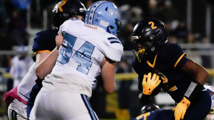 IC Regina RB Savion Miller talks state semifinals with Grundy Center