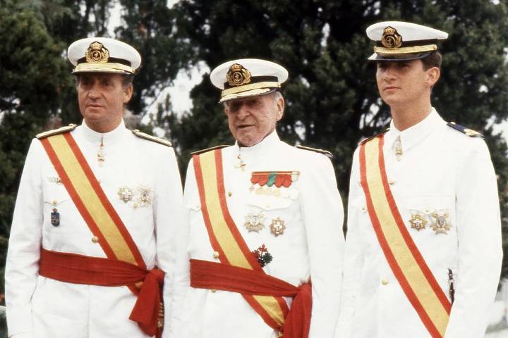 Una Corona alumbrada por la Constitución: Don Juan no logró el Trono, su hijo Juan Carlos asumió su proyecto y su nieto Felipe lo defiende