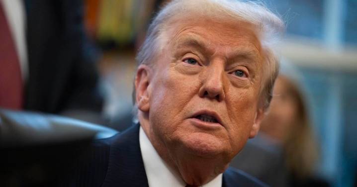 Epstein insinuó que Trump sabía de sus abusos y que "pasó horas" con una de las víctimas