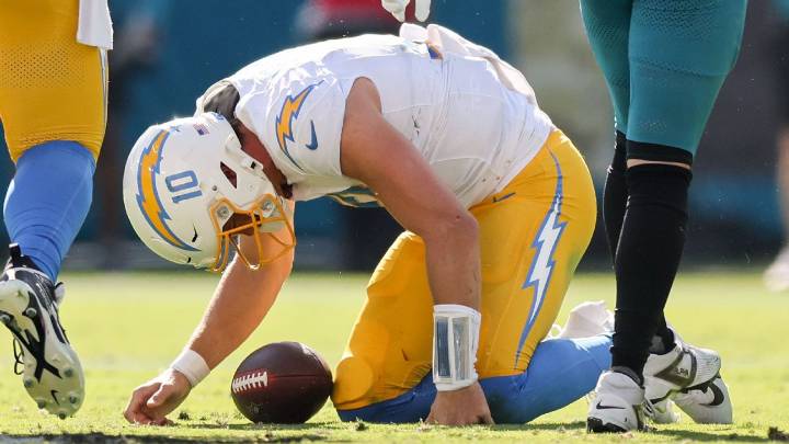 Herbert, Chargers lack 'rhythm' in big loss to Jags