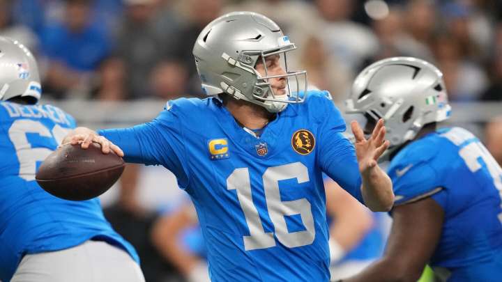 Jared Goff's second TD pass pulls Lions within 24