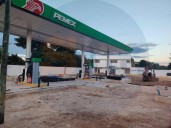 Frenan construcción de gasolinera en Dziuché, por fallas en el terreno