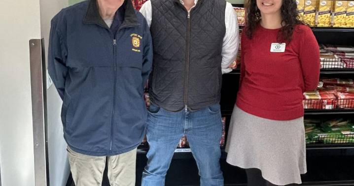 VFW Post 2016 donates to Our Neighbors’ Table