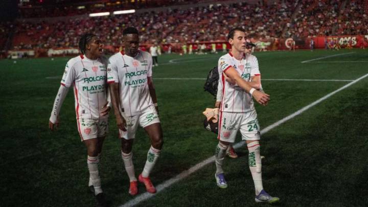 Necaxa golea 4-1 a Santos y se aferra al Play