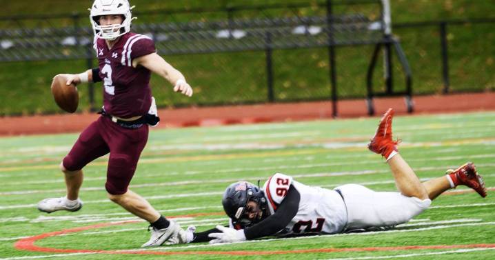 Union, with ailing quarterback, loses NCAA game to Muhlenberg