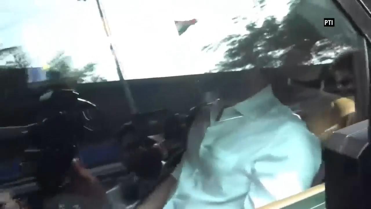 Bollywood actors turn out to pay last respects to late Dharmendra, beloved star of Indian cinema