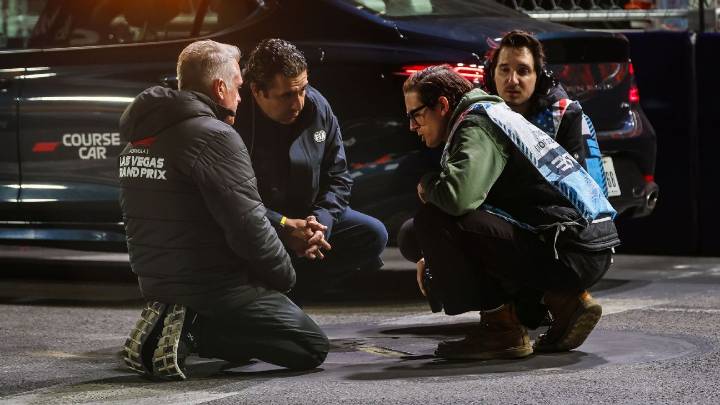 Las Vegas GP: Loose drain cover causes multiple red flags in practice