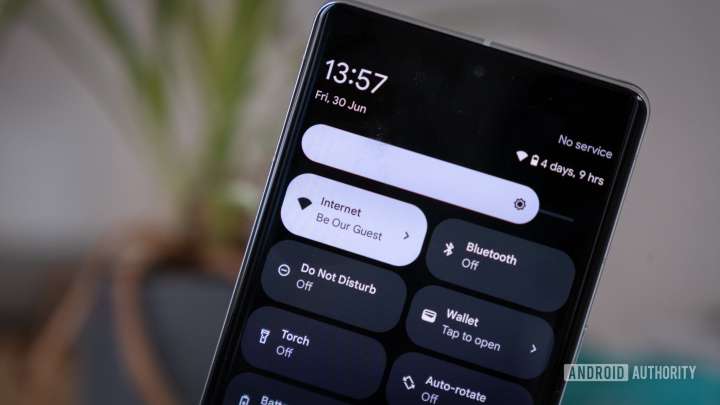 Your phone is faking its signal strength, and you can blame Google and your carrier