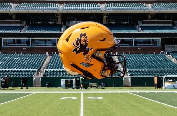 ASU Athlete Honors Late Father Who Played for Sun Devils as Kenny Dillingham and Co. Get Hero’s Welcome Arizona State athlete's heartfelt gesture wins million hearts as he takes his last pre