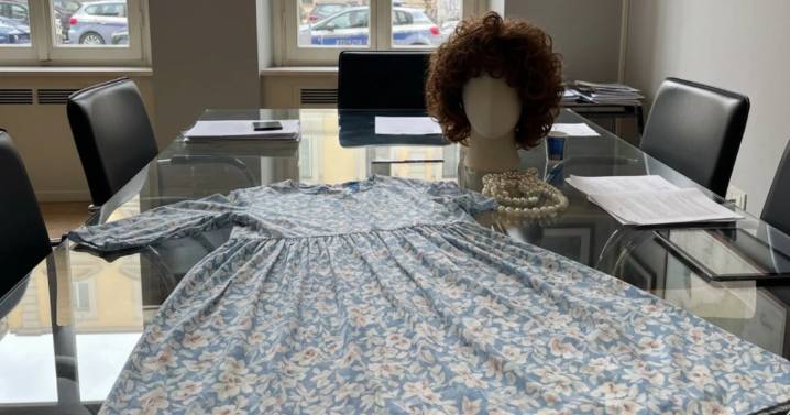 Detienen a hombre que se disfrazó de su madre muerta para cobrar pensión en Italia; así lo descubrieron