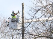 High winds begin in southeast Michigan, along with power outages