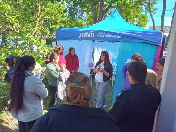 Agustina vivió una jornada de servicios, cercanía y atención municipal con “La Muni en tu Barrio”