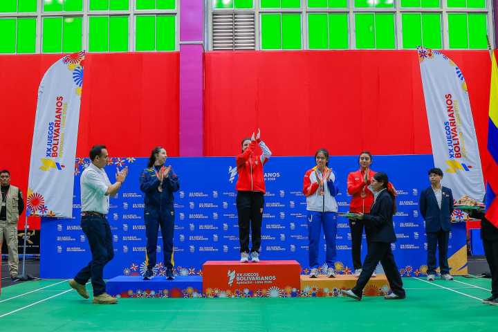 Presidente José Jerí participó en la ceremonia de premiación de Inés Castillo medalla de oro en badminton