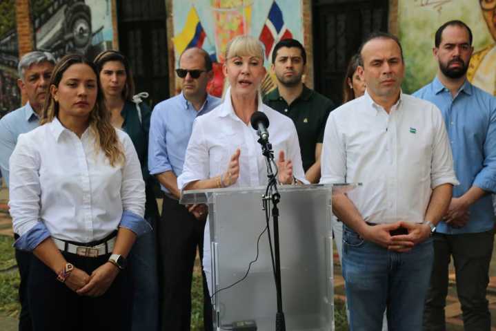 Dilian Francisca Toro acusa a Petro de ser “anti vallecaucano” por freno al Tren de Cercanías