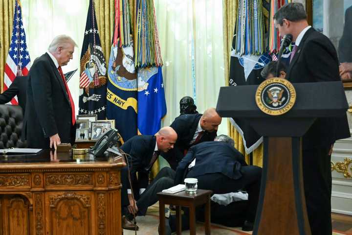 Guest collapses near Trump during Oval Office weight loss drug event