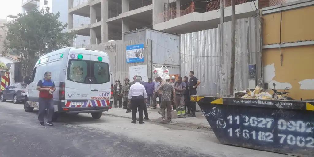 Derrumbe en un edificio en construcción en pleno centro de Quilmes: tres trabajadores heridos