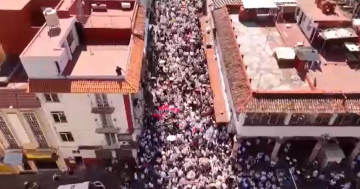 Paro en Uruapan: con los sombreros al aire exige justicia para Carlos Manzo