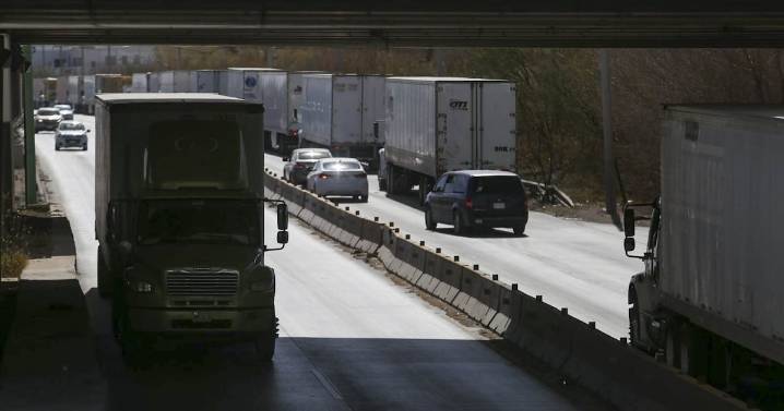 Transportistas bloquean la México-Querétaro en ambos sentidos: ¿Qué calles y carreteras cierran HOY?