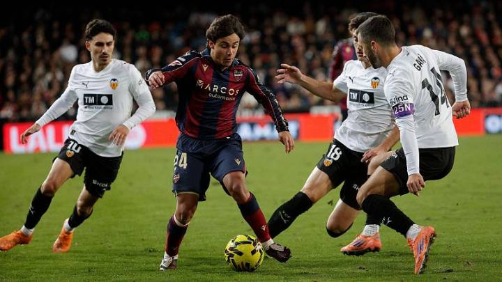 Un golazo de Hugo Duro decanta el derbi a favor del Valencia