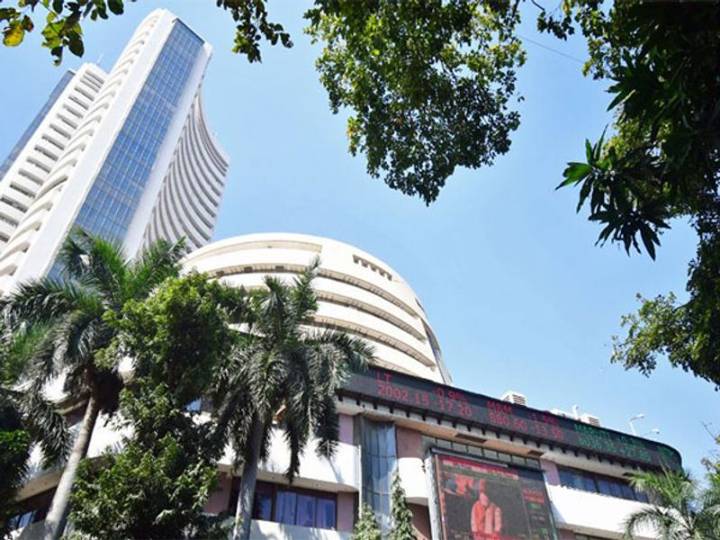 Stock markets stay flat amid highly volatile session