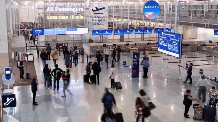 Aeropuertos estadounidenses superan por segundo día los 1.000 vuelos cancelados por el cierre del Gobierno de Trump