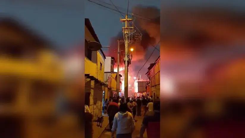 Alarma en el Callao: incendio de gran magnitud afectó a unas 20 familias del pasaje El Boquerón [VIDEO]