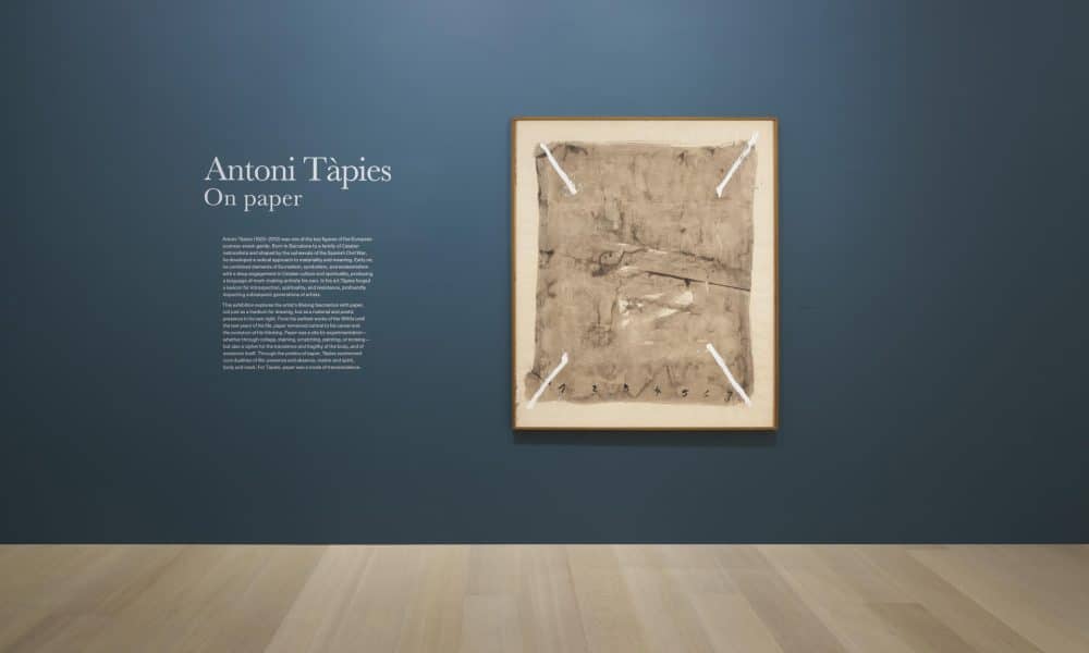 Tàpies en papel: la polifacética obra del artista llega a la galería Pace de Nueva York