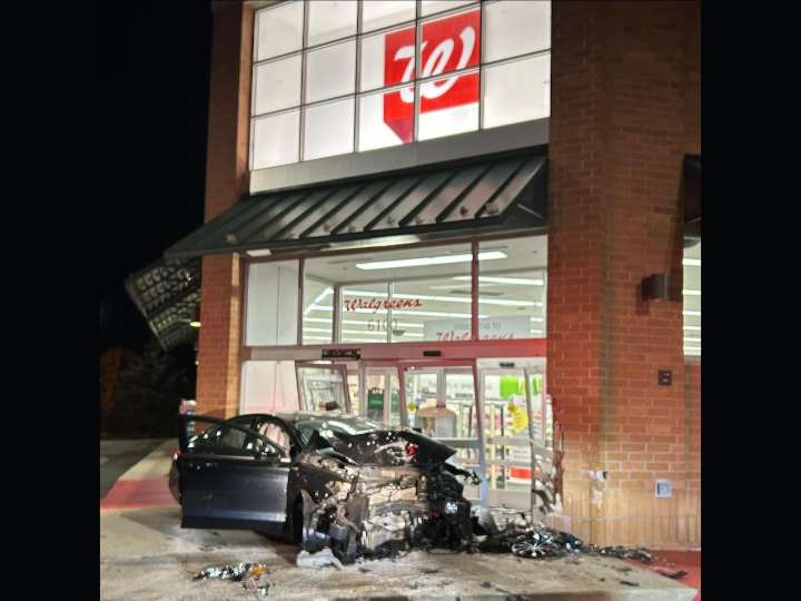 Suspected drunk driver crashes into Grand Rapids Walgreens, flees scene before arrest