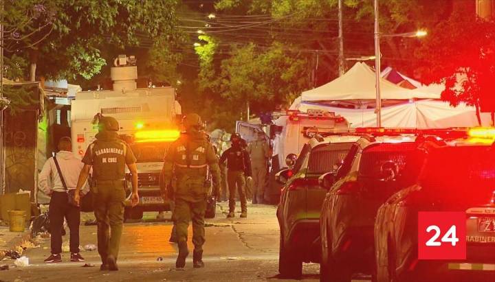 Operativo policial en Meiggs: retiran más de 80 toldos azules en medio de barricadas